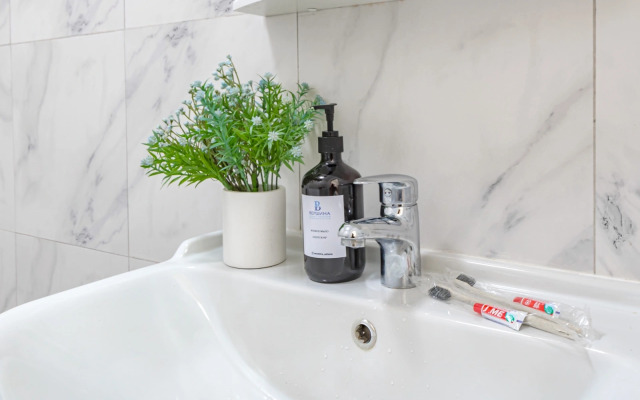 Svetlye I Uyutnye Ryadom S Ekspo Apartments