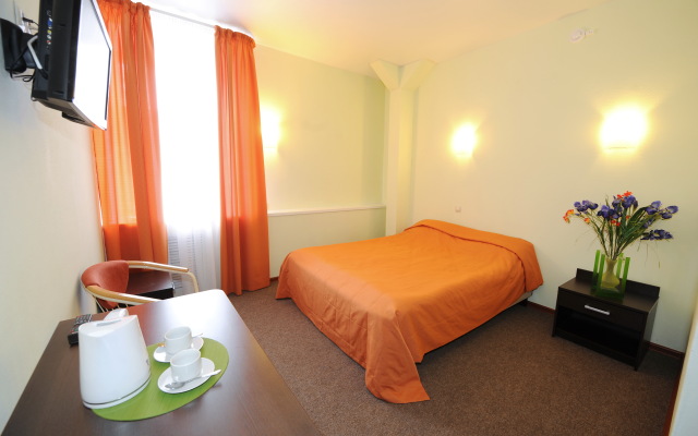Iris Hotel