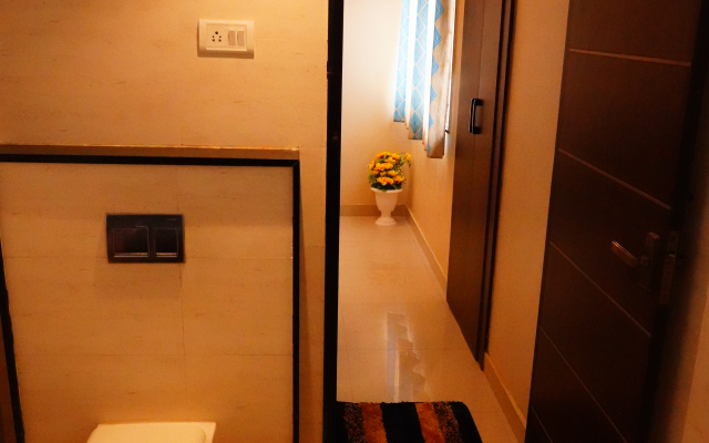 Vjr Mahal and Vinayagam Residency Hotel