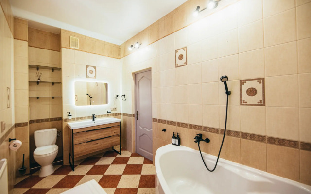V Tsentre Goroda S Zelenym Sadom Private house
