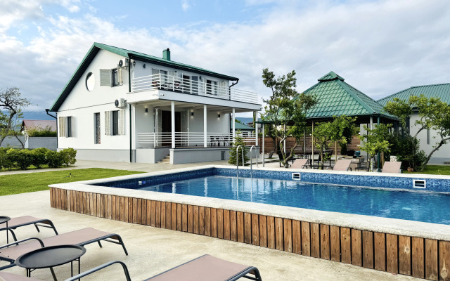 Avrora Villa