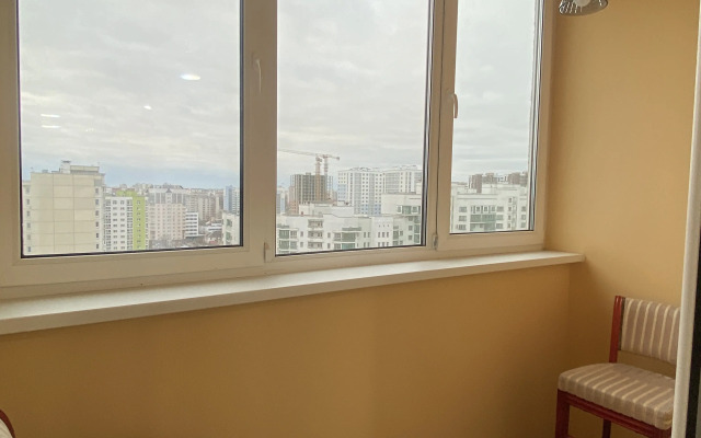 U Metro Grushevka Apartments