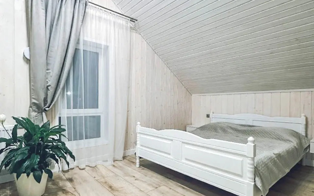Uyutnyiy domik s baney Guest House