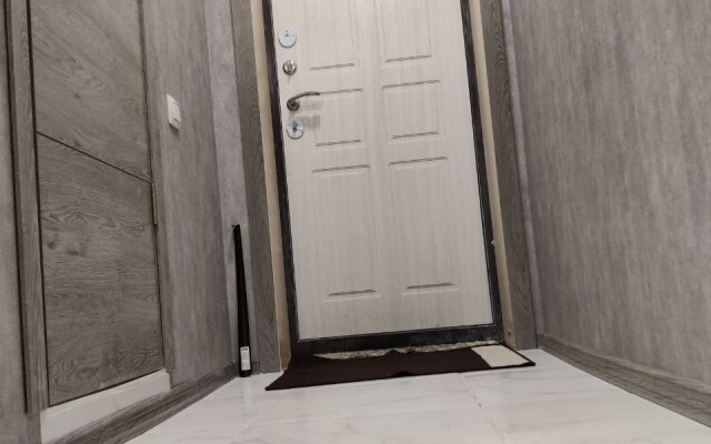 V Tsentre Neftyanikov Flat