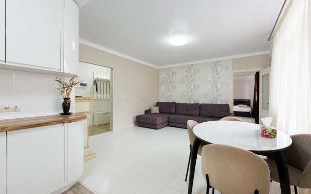 Sutkiru Ryadom S Viktoriey Flat