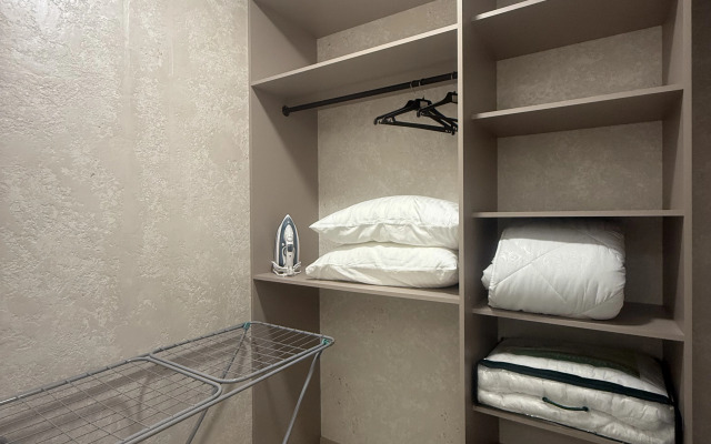 Dizaynerskaya S Vidom Na Reku Flat