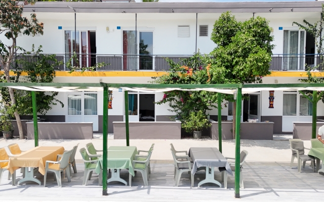 Hillside Apart House Apartment Hotel