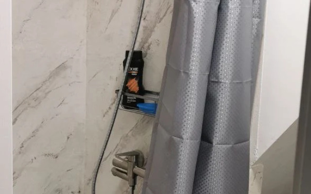 Uyutnaya studiya u metro Chertanovskaya Apartments