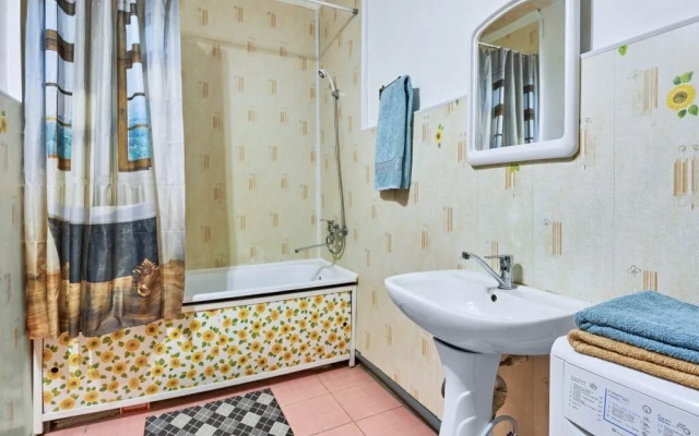 Na Ulitse Vasiliya Goltsova 3 Flat