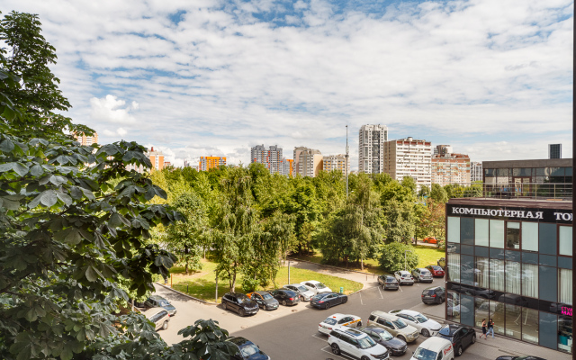 4042 U Metro Seligerskaya Apartments