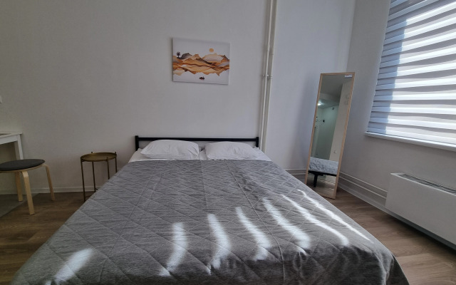 Na pereulke polimerniy Flat