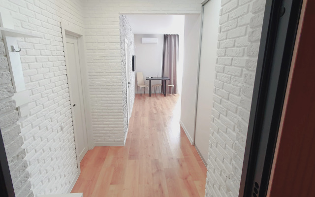 Uyutnaya Dizaynerskaya Kvartira V Novom Dome Flat