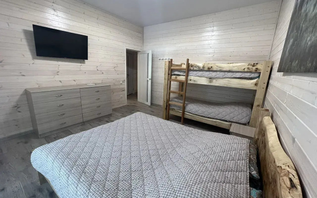 S baney i basseynom Private house
