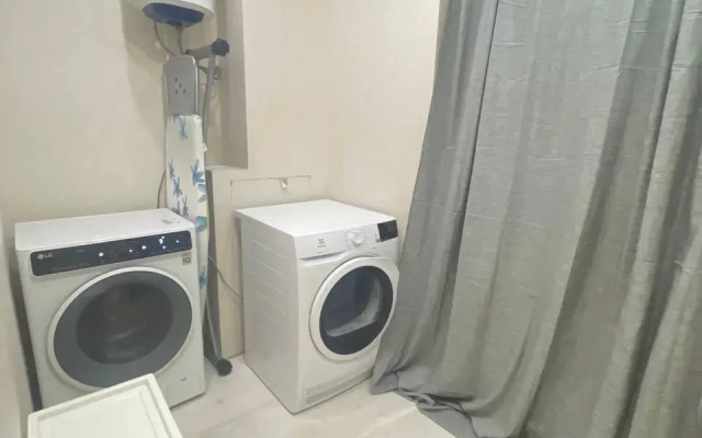 Квартира Шикарная двушка в витринными окнами