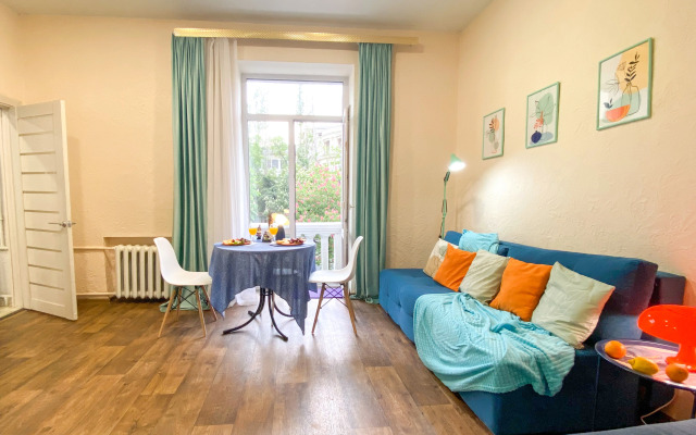 Апартаменты Счастье жить в центре Севастополя с балкончиком