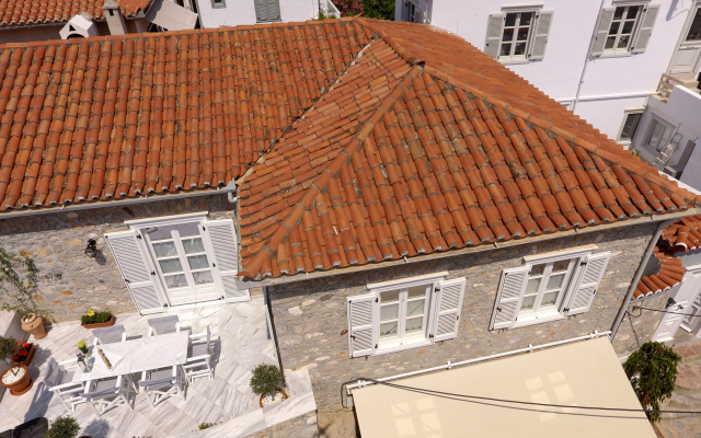 Hydra's Pearl Apartments