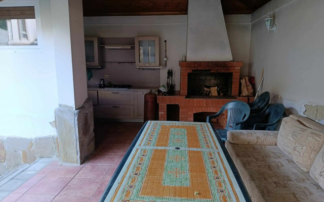 Uyutny Dom S Mangalnoy Zonoy Private house