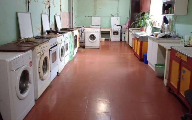 Biryuzovaya komnata v tsentre goroda furnished room