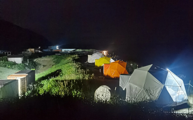 Black Island Glamping