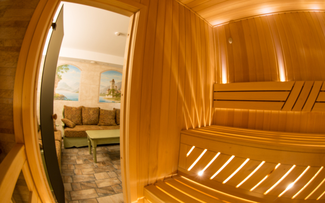 Отель Комендантская Дача