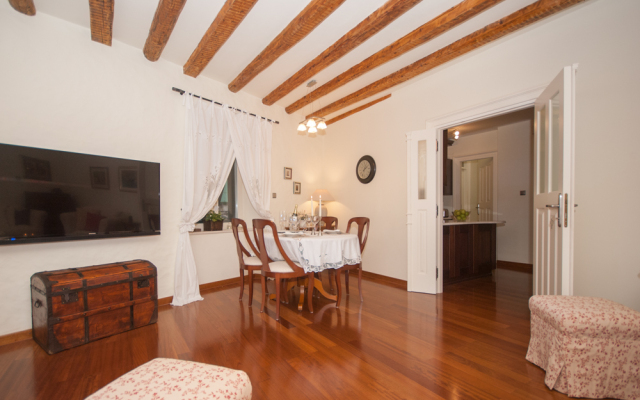 Old Square Stone Pearl Apartments