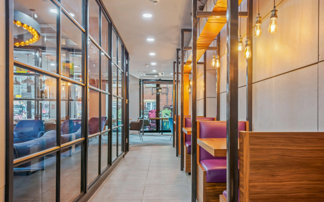 Апарт-отель Roomzzz London Stratford