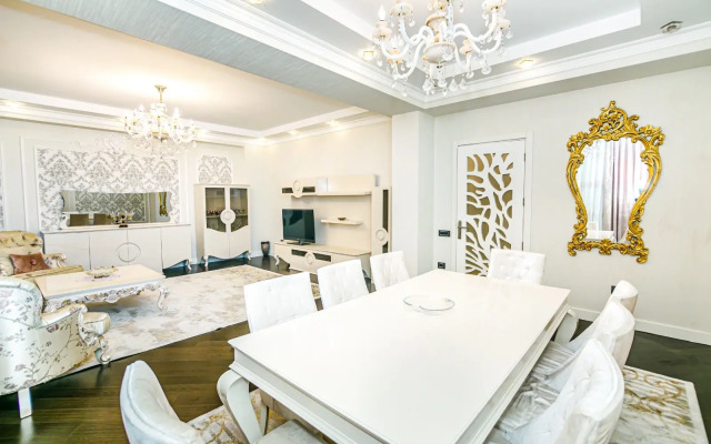 Luxury on Baku in Nizami street Flat