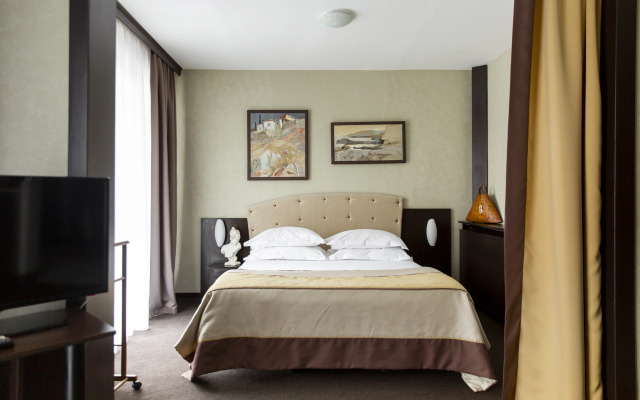 Ukraina Hotel