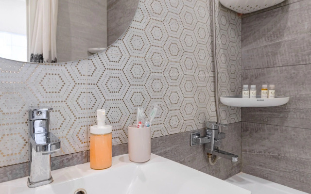 Svetlye I Uyutnye Ryadom S Dostoprimechatelnostyami Apartments