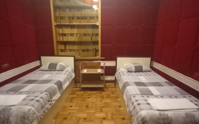 Classic Apartment On Kievyan Apartments