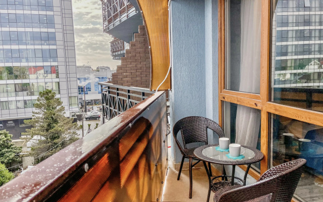 City Plaza Apartments