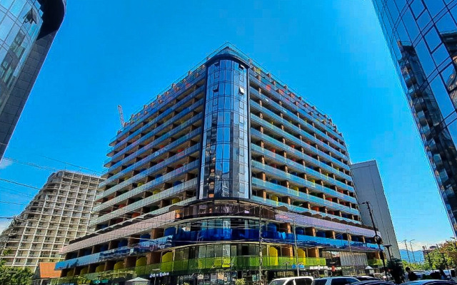 GG Home 1BR in Rainbow with Pool Flat