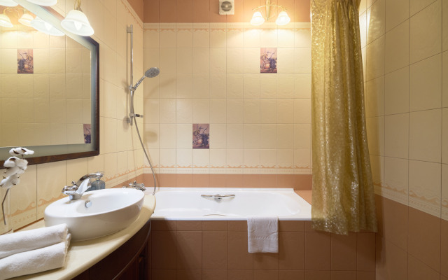 Yevrodvukhkomnatnaya Na 5 Gostey Modernaflats Sofiyskaya Flat