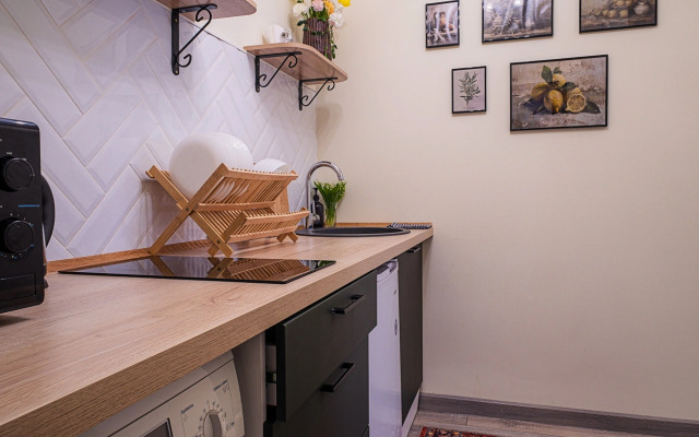 Kranc v starinnom stile vozle Ozera Apartments