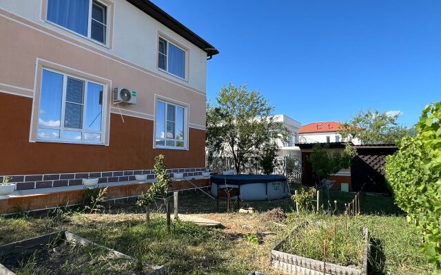 Dlya Semyi v Mikrorayone Persikovy Sad Privat House