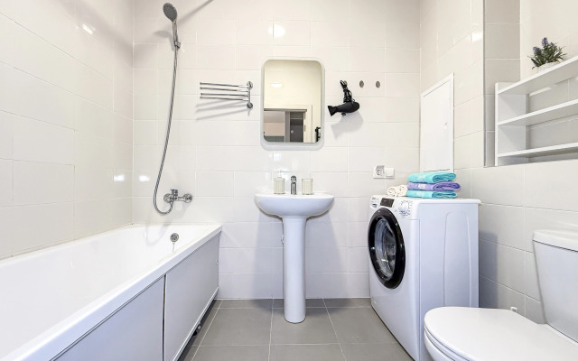 Uyutnaya Solnechnaya Yevrodvushka Vblizi Morya Flat