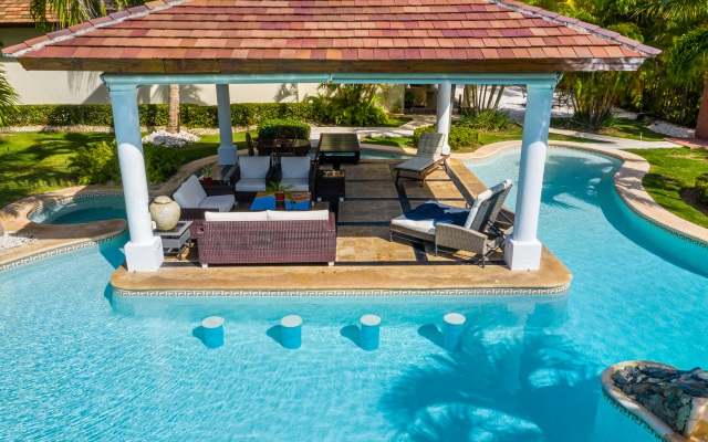 Luxury & Stunning Villa in Cocotal with Pool Villa