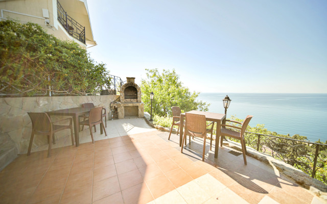 Solnechnyij Guest House