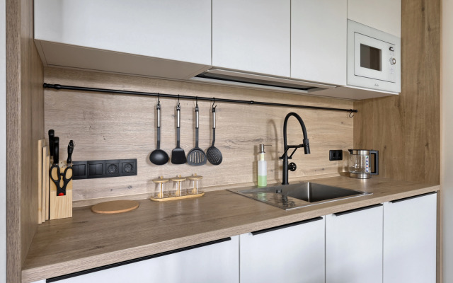 Апартаменты MyHomeYourHome на Чайковского 2\7