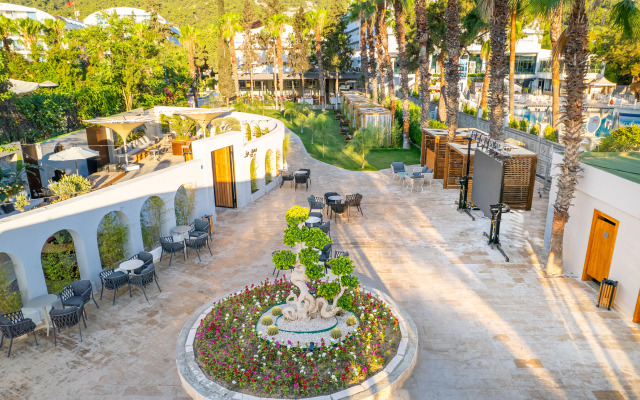 Rose Garden Premium Hotel