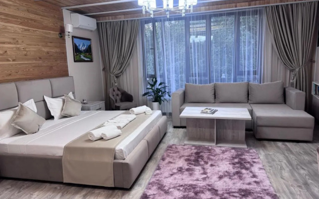 Kausar. Hotel