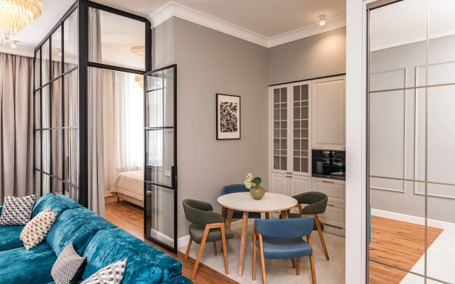 Апартаменты с видом на Невский проспект