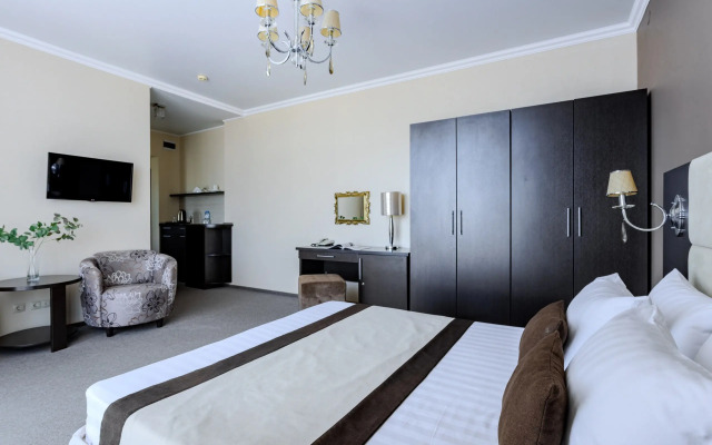 Avrora Hotel