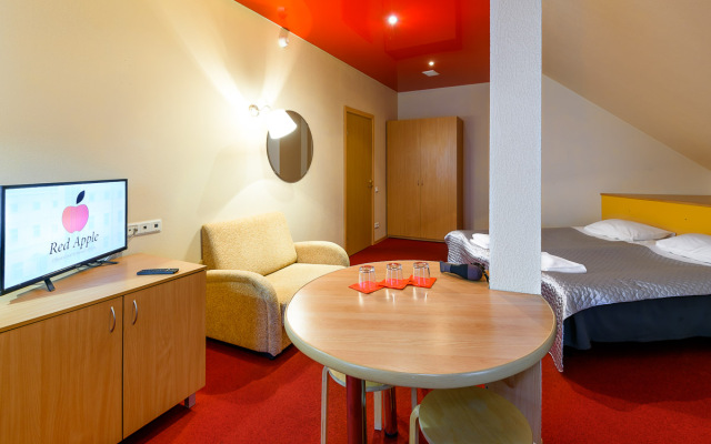 Отель Red Apple