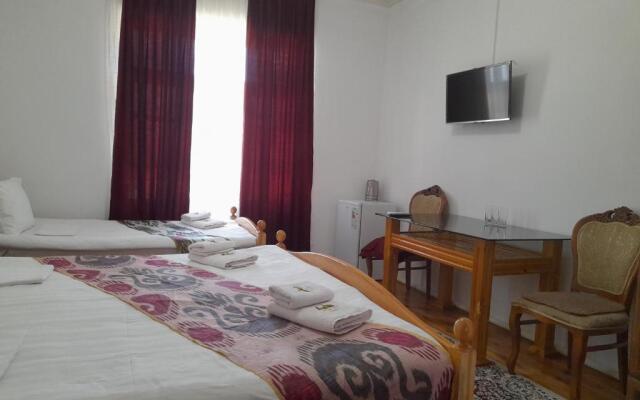 Parvina Hotel