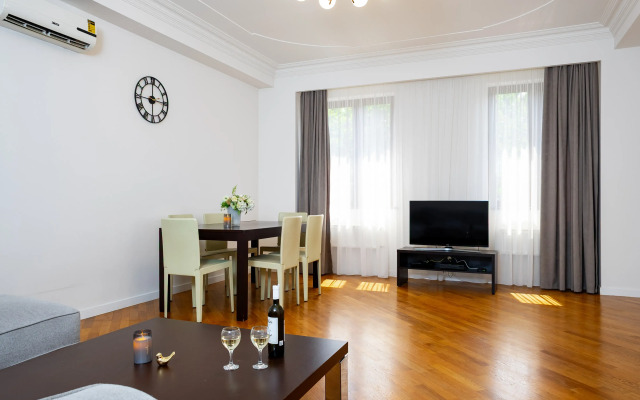 3-K Kvartira na Prospekte Sayat-Novy Flat