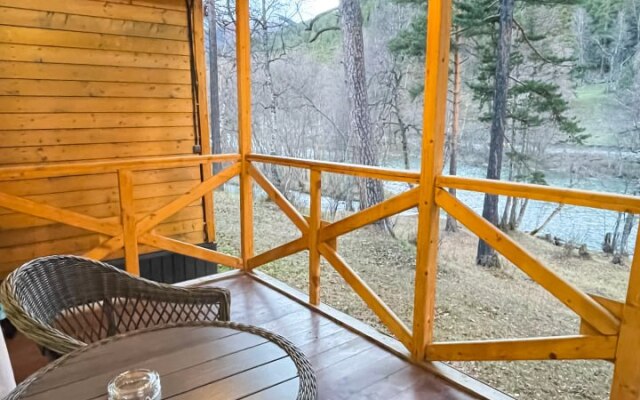 Шале Хвоя однокомнатное с видом на реку