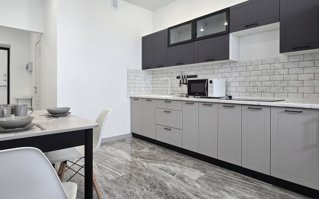 Квартира с большим телевизором и шикарным видом на реку Кубань