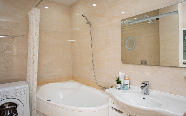 Апартаменты Двухкомнатная квартира на Верхней Набережной 165/1