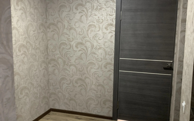 Trekhkomnatnyie schadenko 82 Apartments
